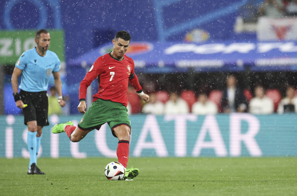 里昂强势土耳其，C罗送出助攻