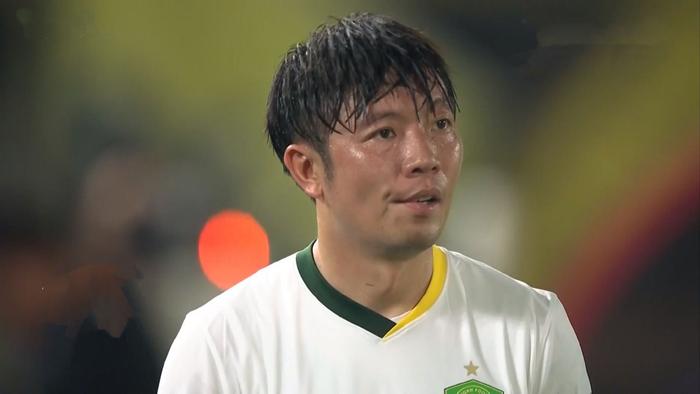 关于张稀哲表现抢眼，亚冠联赛战况激烈的信息