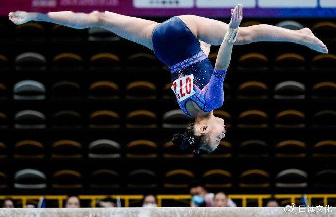巨型体操队在团体赛上表现出色 巨型体操队在团体赛上表现出色