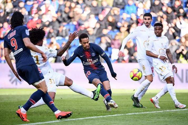 巴黎圣日耳曼客场扫除斯特拉斯堡，保持不败