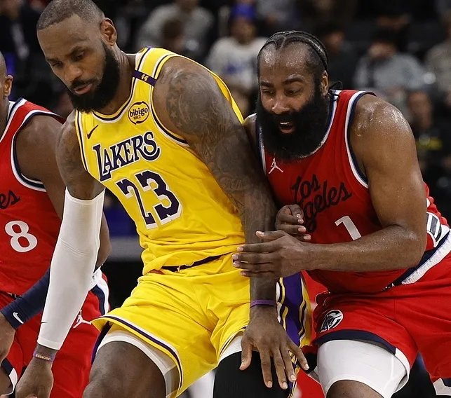 快船击败湖人，主场取得胜利