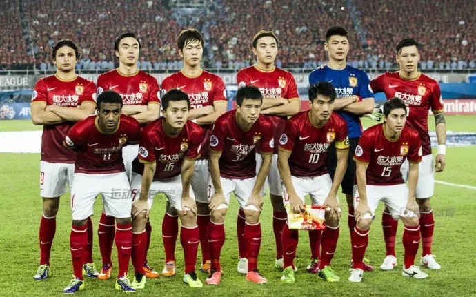 中国足球超级联赛收官战：广州恒大与上海申花争夺冠军