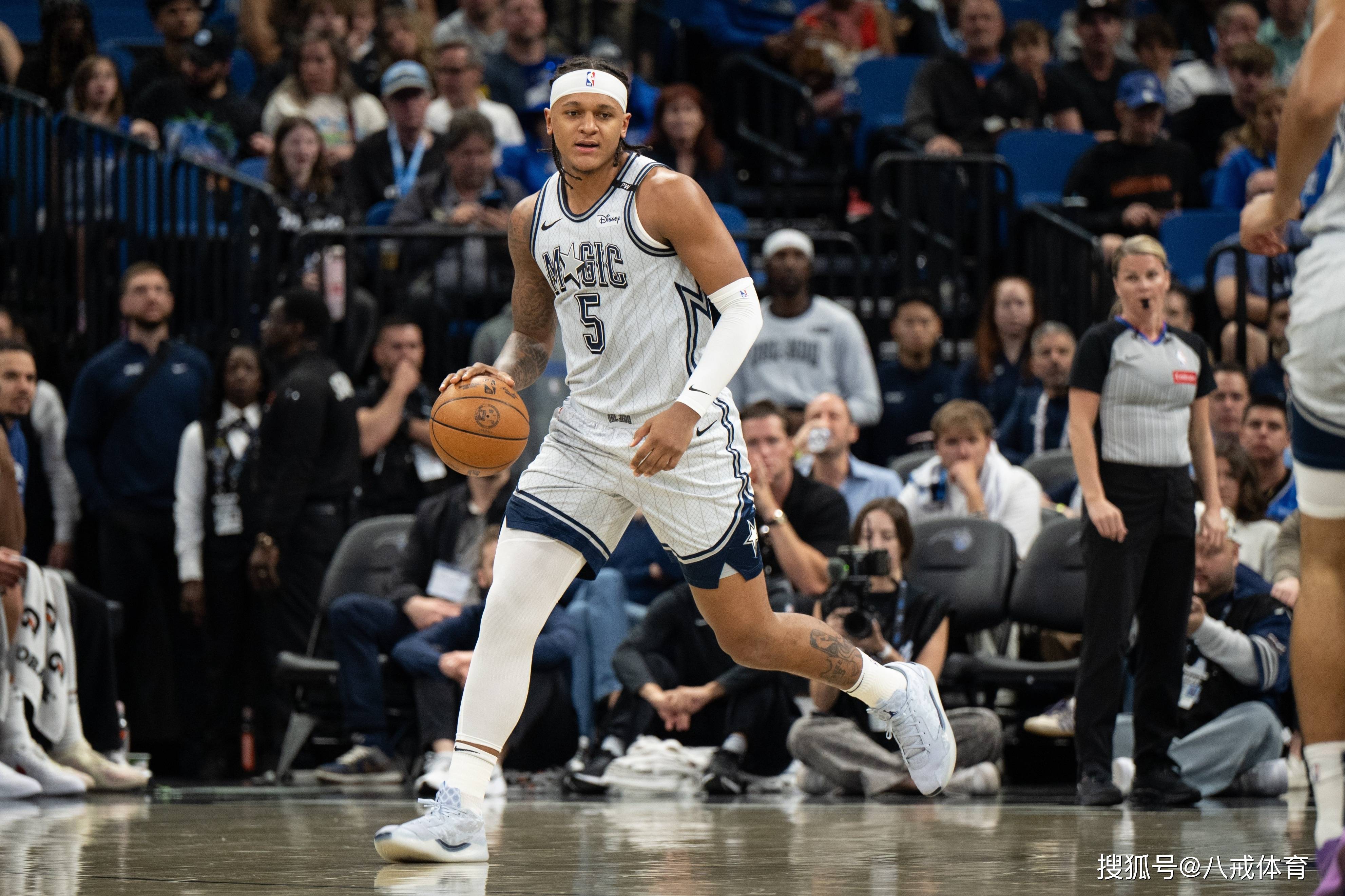 凯尔特人客场力克开拓者