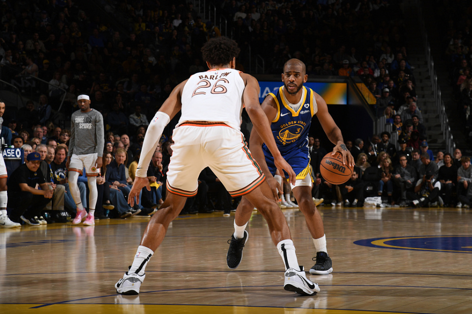 勇士胜马刺，史蒂芬柯瑞砍下三分27分