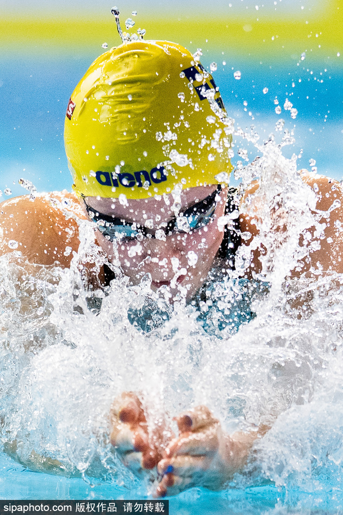 立陶宛体操选手努力拼搏，锋芒毕露