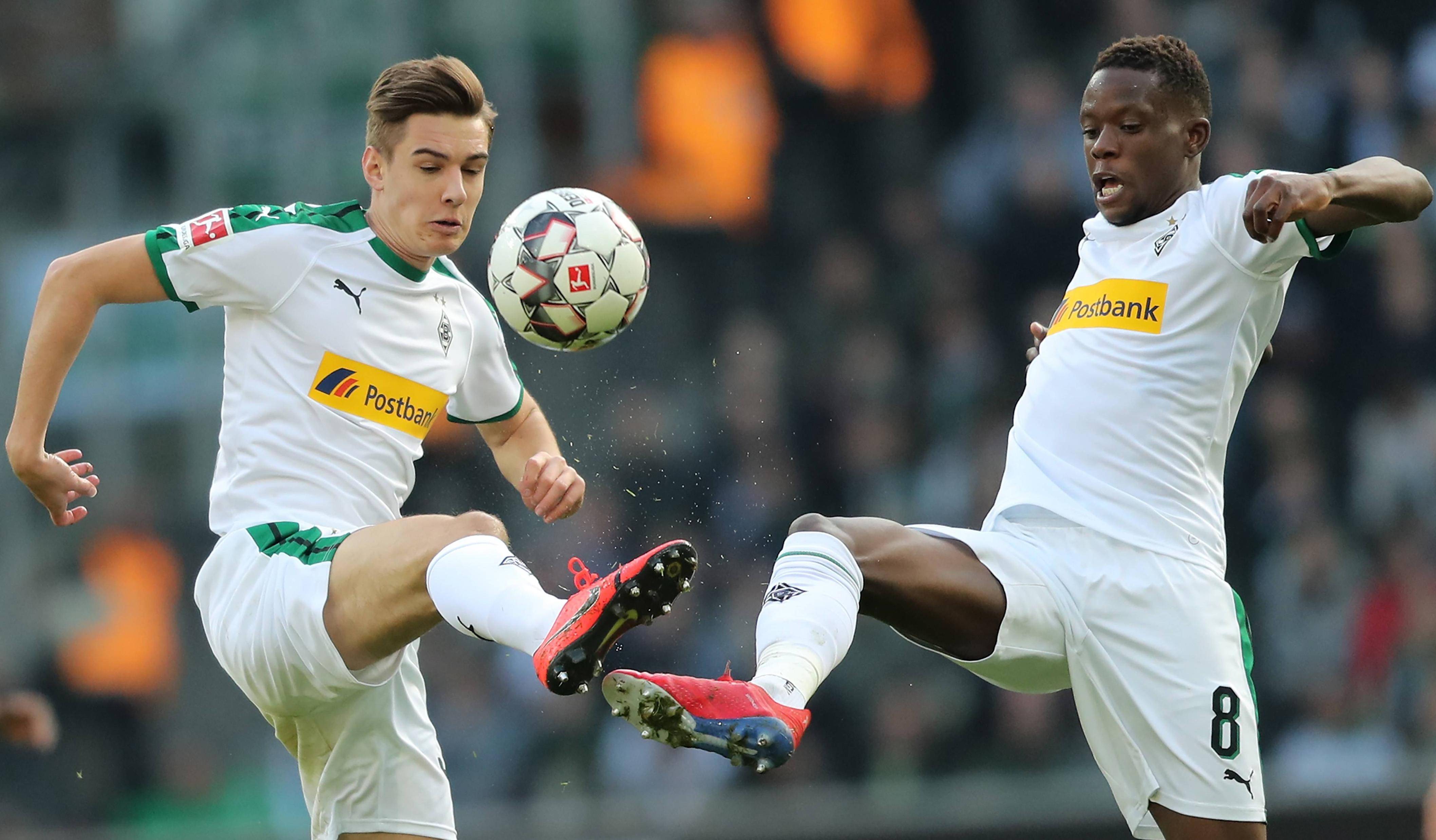 包含沃尔夫斯堡客场两连平，德甲不败走势稳健明显的词条