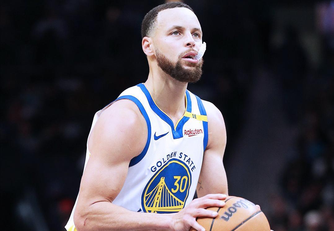 勇士大胜黄蜂重返榜首