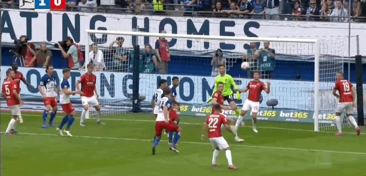 关于汉堡队在客场失利,遭遇德甲难关的信息 关于汉堡队在客场失利,遭遇德甲难关的信息